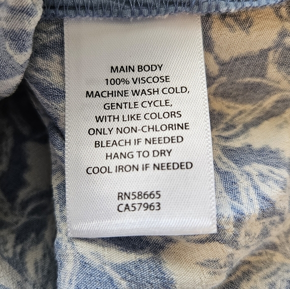 Chelsea 28 Womens Blue & White Floral Print Bailey Romper Sz 2XL Deep V-Neck - Picture 13 of 13